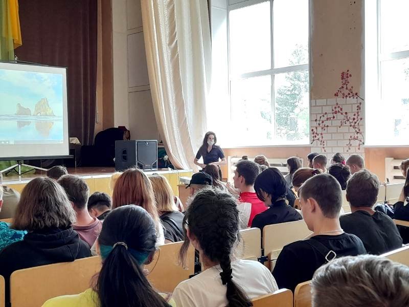 В Кавалерово Приморского края полицейские и общественники рассказали студентам, как защититься от мошенников
